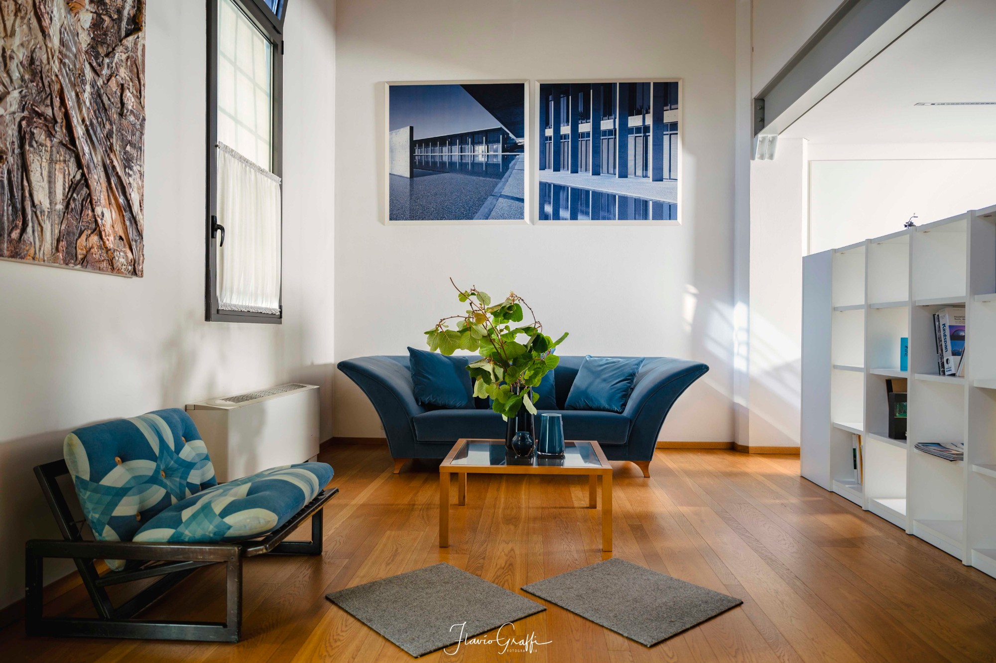 The lounge corner of the GAM office